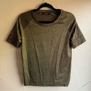 Modstrom Womens Gold Tshirt‎ Size XS